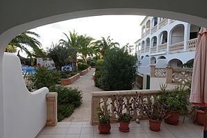 Terrasse mit Garten und Pool